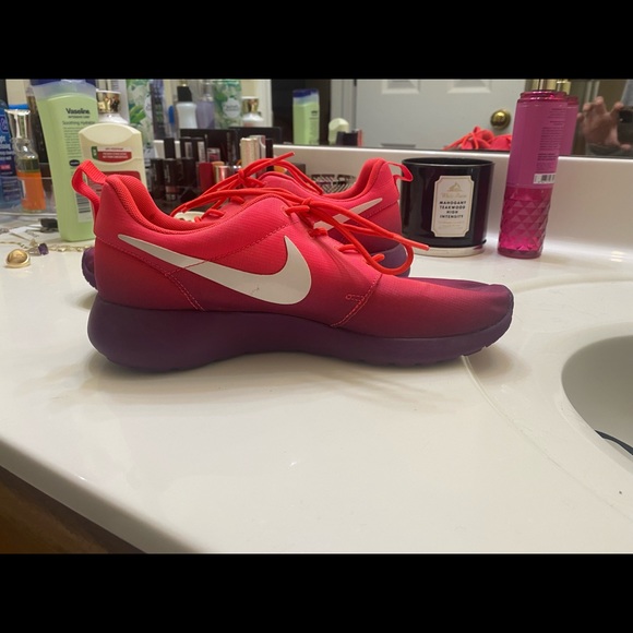 NIKE Roshe sneaker! - Picture 2 of 4
